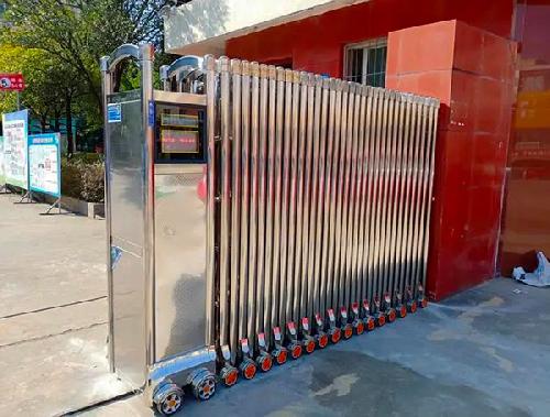 廠家安裝電動(dòng)伸縮門案例
