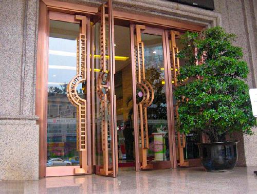 銅門實(shí)景工程案例17